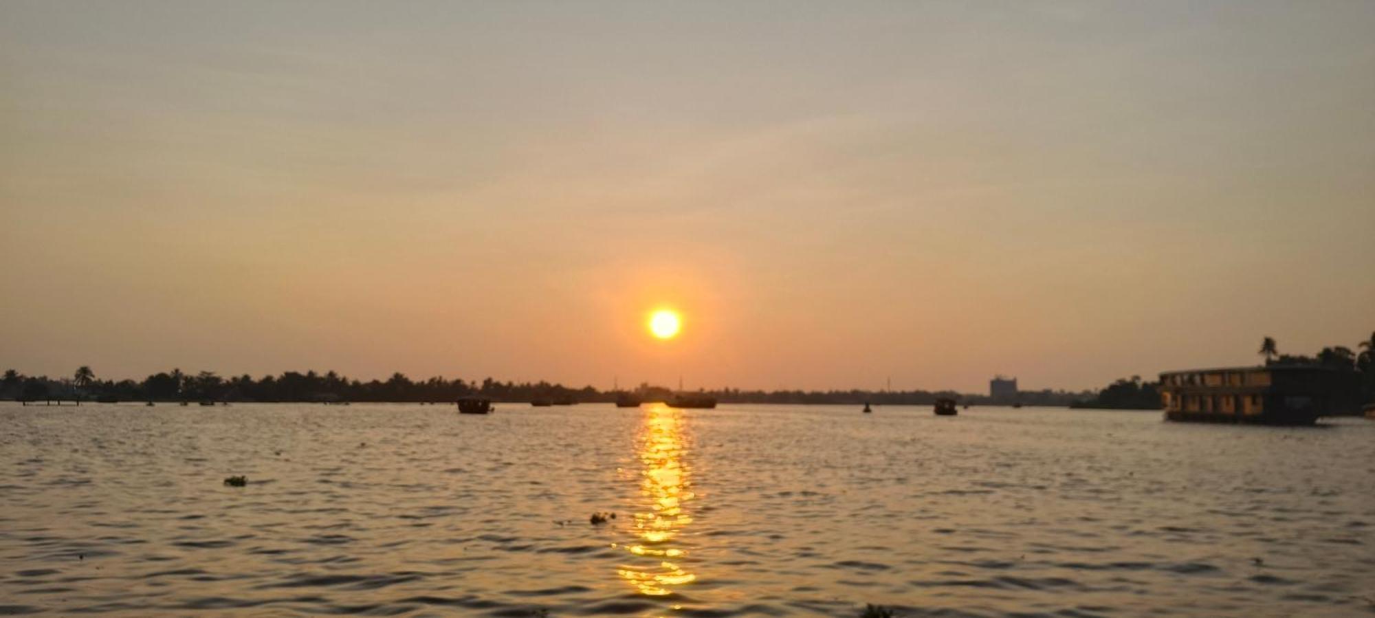 Peace And Love Stay Alappuzha Exteriör bild
